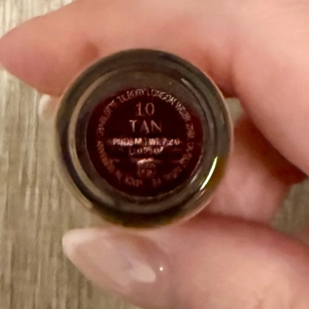 Charlotte Tilbury 10 tan